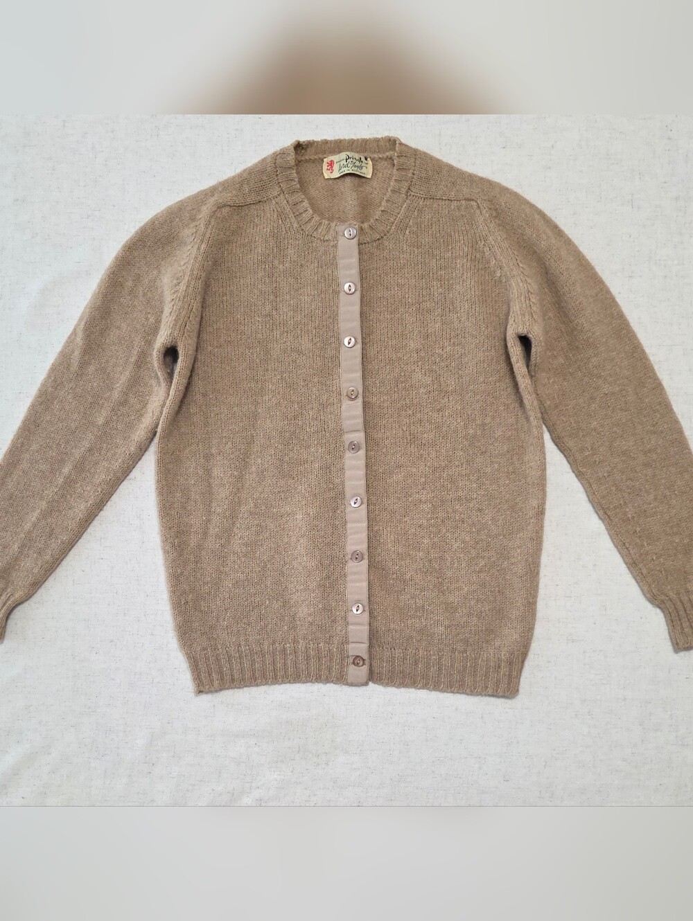 Vintage Pringle of Scotland Tan Cardigan 100% New Wool Shetland Size 40 Large - Picture 1 of 8